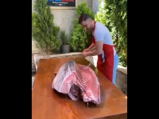 master class on cutting a large fish: